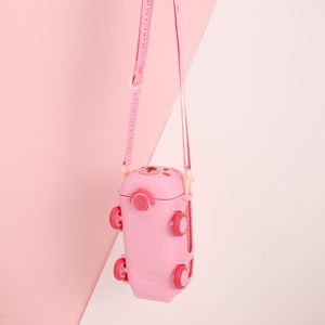 ストロー付き水筒 500ml 車型 かわいい プラスチックボトル 大容量 BPAフリー 子供用 夏用 ドリンクウェア - Product Image 4