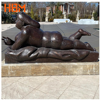 Statue d'art moderne en métal de grande taille pour l'extérieur, représentant une femme nue, sculpture de dame corpulente de style Botero, pour villa, finition polie, taille personnalisable