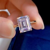 925 Sterling Silver Rectangle Brillant 8x10mm Emerald Cut Cubic Zirconia CZ Ring Rhodium Classic pour la fête de mariage des femmes