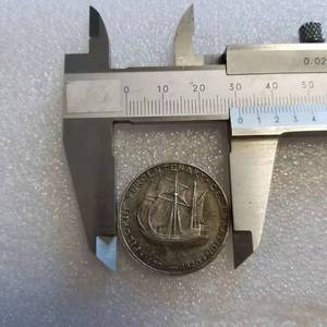 1921 États-Unis Pièce de monnaie demi-dollar du Tercentenaire des Pèlerins en argent, réédition, et jeton en laiton - Product Image 4