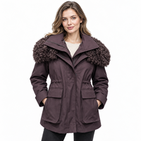 Parka mi-longue doublée de fourrure avec col en laine bouclée, fermeture éclair sur le devant, poches à rabat et taille élastiquée, style urbain automne-hiver (OEM)
