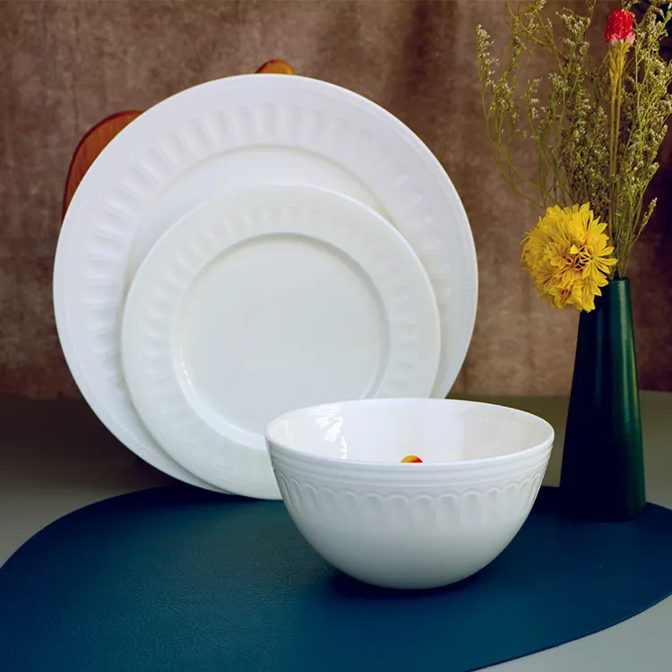 Platos y vajilla de porcelana blanca de alta calidad, nuevo diseño, plato de cerámica para restaurante, juego de vajilla en relieve blanco