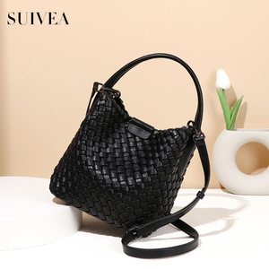 2024 nouveau été mode tissé femmes sac Senior sens de la lumière luxe épaule poche à la main tissé seau sac momie sac - Product Image 2