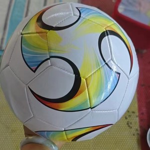 Ballon de football de taille officielle 5 en PU de haute qualité, cousu à la machine, pour l'entraînement et les matchs sportifs, prix d'usine - Product Image 2