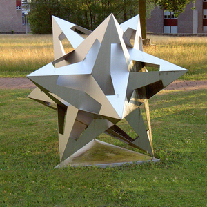 Sculpture d'art moderne célèbre en métal, sculpture d'étoile en acier inoxydable par Frank Stella - Product Image 1