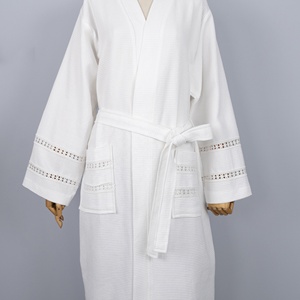 Robe de chambre en tissu gaufré blanc luxueux avec bordure en dentelle, peignoir léger en coton pour hôtel SPA, robe de chambre de style kimono pour femmes - Product Image 6