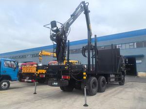 شاحنة رافعة لنقل الأخشاب 6*4 مع رافعة للغابات - Product Image 1