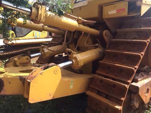 Bulldozer sur chenilles d'occasion en bon état (modèles D6, D6H, D6G, D6R) avec une puissance de fouloir élevée de 23 000 kg à vendre - Product Image 4