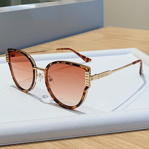 <b>Sunglasses</b> Metal Frame Ac Lens UV400 Unisex Type 3 Sunshades Chamfered Edges Gradient Pink Gold Frame - Product Image 3
