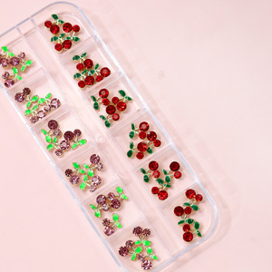 Boîte de 12 compartiments de breloques pour ongles en alliage et strass motif cerise, super brillantes, accessoires de décoration 3D pour nail art, pour salon de manucure et DIY - Product Image 3