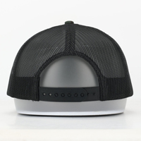 Gorra de camionero con parche de cuero personalizado para exteriores estilo europeo americano estilo callejero tela de encaje corte láser agujero perforado hombres mujeres