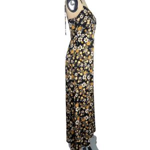 ชุดเดรสสายเดี่ยวพิมพ์ลายสีดำสำหรับสุภาพสตรีในฤดูร้อน - Product Image 3