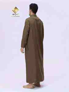 เสื้อคลุมยาวสีขาวสำหรับผู้ชาย Al Haramain ทำจากผ้าฝ้าย แขนยาว ความยาวคลุมถึงพื้น ผลิตโดยโรงงานของเรา - Product Image 3