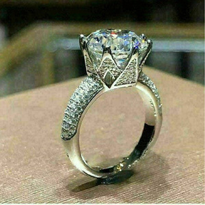 Anello da Donna con Corona Incastonata di Zirconi, Taglio Otto Cuori Otto Frecce, Elegante Gioiello per Fidanzamento, Uso Quotidiano e Feste, Regalo - Product Image 2