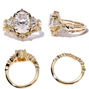 Anillo de Compromiso Tianyu Gems Personalizado en Oro Amarillo de 14K con Diamante de Laboratorio DEF de Corte Ovalado y Triangular con Engaste de Garras - Product Image 3