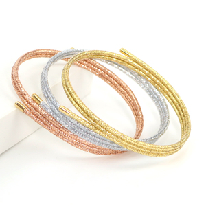 Braccialetti Creativi Multistrato con Filo Magnetico, Bracciale Fai-da-Te per Coppie, Allevia la Fatica, Bracciale Artigianale Salutare con Catena e Corda Dorata - Product Image 1