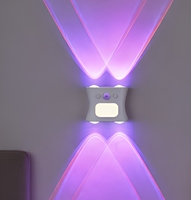Applique murale LED magnétique RGB double face avec éclairage haut et bas, télécommande, lumière changeante de couleur pour extérieur et intérieur, pour porche et couloir