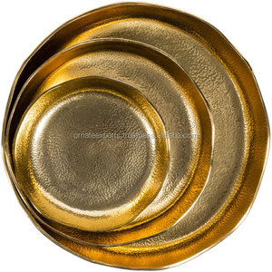 Ensemble de trois plateaux de service en métal or et nickel ornés de style moderne uniques pour exposer les fruits secs - Product Image 2