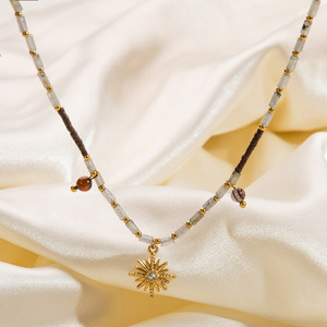 จี้รูปดอกทานตะวัน สร้อยคอหินธรรมชาติ ชุบทอง 18K สร้อยคอเหล็กกล้าไร้สนิม รูปดาว ประดับขอบแบบ Bezel Setting - Product Image 2