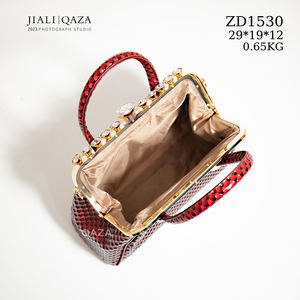 Qaza Luxe Damesavondtas Nieuwe Patroon Handtas Met Reliëf Met Hoofdfemme De Luxe Cuir Nylon En Pu-Voering Nieuw Ontwerp - Product Image 5