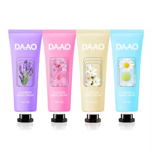 Coffret de Crèmes Mains Florales Naturelles – Formule Nourrissante aux Herbes Apaisantes : Lavande, Gardénia Luxueux, Sakura Romantique, Doux et Délicat - Product Image 1