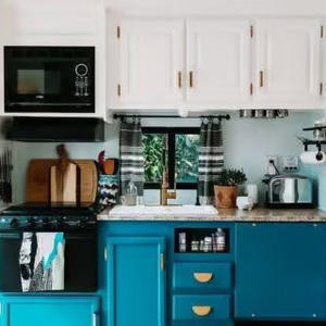 Cuisine modulaire en bois moderne et légère pour camping-car - Product Image 2