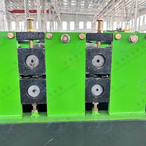 Machine automatique HAUAN pour la fabrication de panneaux de bardage Omega en acier, verte, 380V, contrôle PLC, haute productivité - Product Image 3