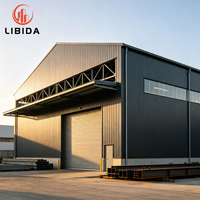 Atelier à grande portée en structure métallique lourde, entrepôt préfabriqué, bâtiment de construction à ossature métallique à double toit incliné