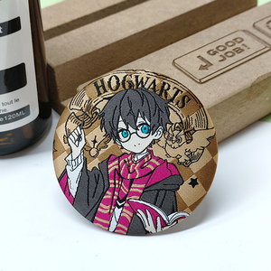 Broche brodée personnalisée avec logo, style moderne, animation et dessin animé, pour sac fourre-tout, vente en gros - Product Image 1