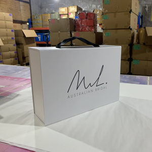 थोक कस्टम लक्जरी कागज चुंबक तह चुंबकीय उपहार बॉक्स परिधान परिधान परिधान कपड़े पैकेजिंग बॉक्स - Product Image 1