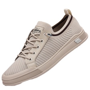 Chaussures de marche respirantes pour hommes en maille Fly Knit à bout rond, semelle extérieure en caoutchouc, faciles à enfiler pour l'été - Product Image 4