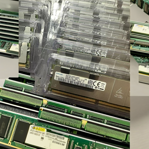 M386B4G70DMO-YK03Q 32GB (1x32GB) 240-pin DIMM 1600MHz <strong>DDR3</strong> <strong>RAM</strong> <strong>Module</strong> - Product Image 3