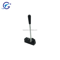 Pièces de machines de construction 135 Commande par joystick pour chargeur frontal Distributeur hydraulique Joystick Tracteur Acier au carbone Télécommande