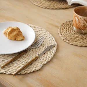 Vente en gros <span class=keywords><strong>de</strong></span> napperons <span class=keywords><strong>de</strong></span> <span class=keywords><strong>table</strong></span> ronds en <span class=keywords><strong>paille</strong></span> <span class=keywords><strong>de</strong></span> maïs tissés à la main, ensembles <span class=keywords><strong>de</strong></span> tapis <span class=keywords><strong>de</strong></span> <span class=keywords><strong>table</strong></span> antidérapants - Product Image 5