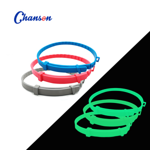 Vente chaude Protection à long terme Night Glow Collier de puces et de tiques pour animaux de compagnie Accessoire d'huile essentielle solide - Product Image 1