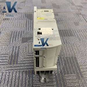 Inversores y convertidores de frecuencia de accionamiento de servomotor Lenze 8200, E82EV751K4C, de los años y - Product Image 4