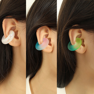 Pendientes de resina con gradiente en forma de C para mujer, pendientes colgantes, accesorio de moda estilo gelatina colorido - Product Image 4