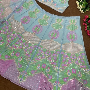 ชุดเสื้อผ้าสไตล์บอลลีวู้ดชุดเสื้อผ้าพิมพ์ลายดิจิทัลพร้อมด้ายคอตตอนปักเสื้อทำงานและ lehenga สำหรับฤดูร้อน - Product Image 1