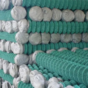 Clôture en treillis métallique galvanisée <span class=keywords><strong>à</strong></span> chaud de 12 pieds, recouverte de PVC, facile <span class=keywords><strong>à</strong></span> assembler, adaptée aux zones résidentielles, aux stades, aux voies ferrées - Product Image 2