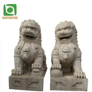 Decoración de puerta principal al aire libre de estilo chino escultura de perro Foo León de mármol blanco antiguo tallada a mano