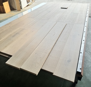 Suelo de Madera de Roble Real Fabricado con Tablas Anchas, Color Natural, Superficie Rústica, Marcas de Aserrado, Acabado Cepillado, Suelo de Madera de 3 Capas para el Hogar - Product Image 2