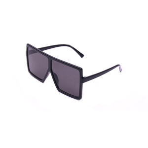 Gafas de Sol Qianai Retro Cuadradas con Marco Grande, Protección UV400, Estilo Moderno Unisex para Hombre y Mujer - Product Image 5
