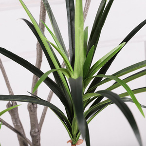 ต้นปาล์มเลือดมังกรประดิษฐ์ ต้นไม้จำลองคุณภาพสูง ตกแต่งภายในบ้าน สำหรับห้องนั่งเล่น ของตกแต่งงานแต่งงาน แบบกลม ชิ้นเดียว - Product Image 4