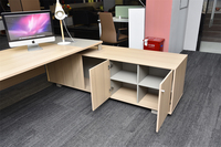 Bureau de direction moderne haut de gamme au design unique en cuir pour PDG, directeur général ou manager