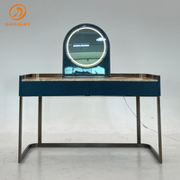 Table de vanité moderne de luxe, coiffeuse élégante en marbre rose avec miroir rond pour chambre à coucher