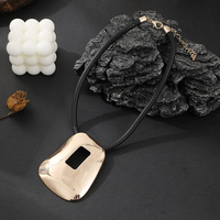 Collier pendentif vintage grand format, chaîne géométrique ajourée, style européen, alliage, accessoires de fête