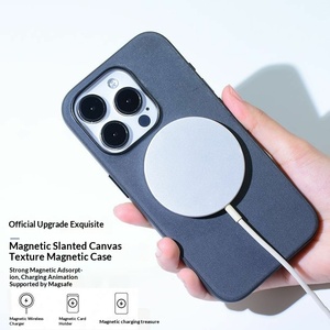 Étui de téléphone étanche à motif animal en twill finement tissé avec embossage et fixation magnétique pour iPhone 16 et 17 - Product Image 2