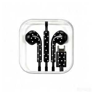 Écouteurs filaires roses à pois avec microphone, chargement Type-C, pour une utilisation quotidienne - Product Image 3
