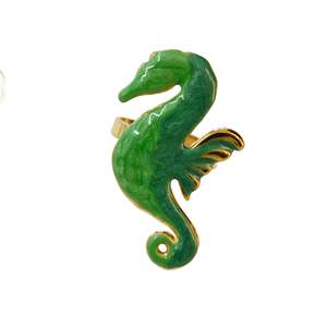 แหวนม้าน้ำเคลือบสีเขียว PVD ชุบทอง 316L สแตนเลสสตีล เครื่องประดับแฟชั่น - Product Image 1
