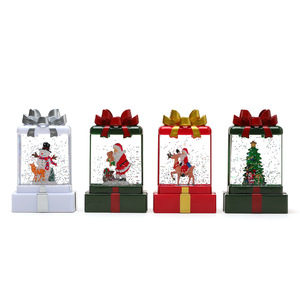 Nuevo set de regalo de Navidad con luz nocturna, vela, lámpara y adorno, estilo comercio electrónico transfronterizo, con agua y luz brillante, pequeño regalo. - Product Image 5